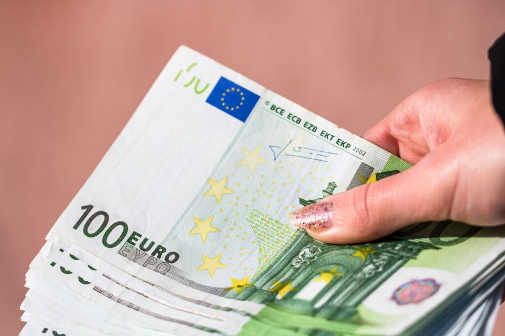 Geld zurück vom Finanzamt in Österreich - Arbeitnehmerveranlagung / Lohnsteuerausgleich durchführen